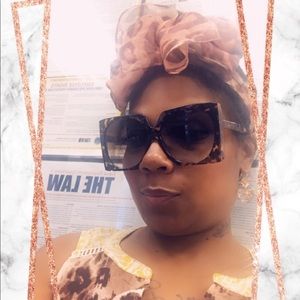 Meet your Posher, Shica